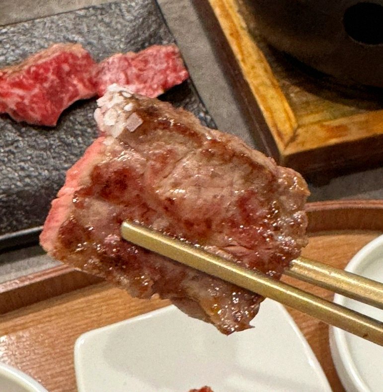 고우가 광화문점 · 안국 역 점심맛집 · 마블링이 살아있는 프리미엄 한우 쇼잉
