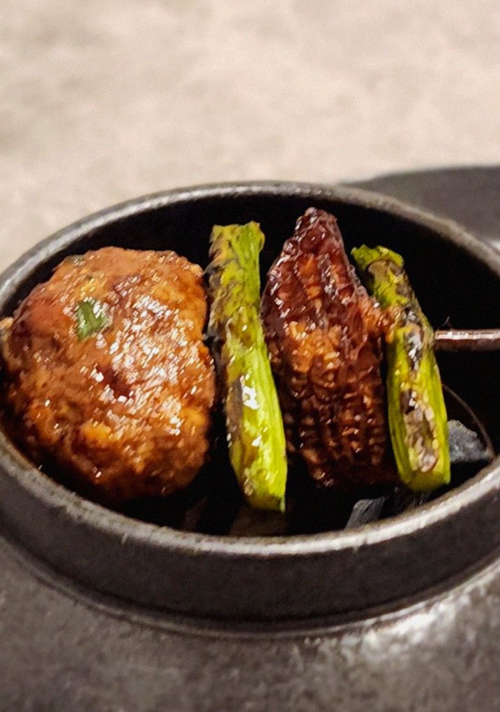 GOWOOGA Gwanghwamun · Hanwoo beef grilling over binchotan charcoal