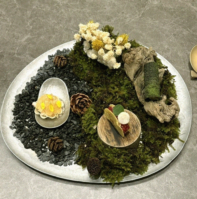 GOWOOGA Gwanghwamun · seafood course served alongside the beef