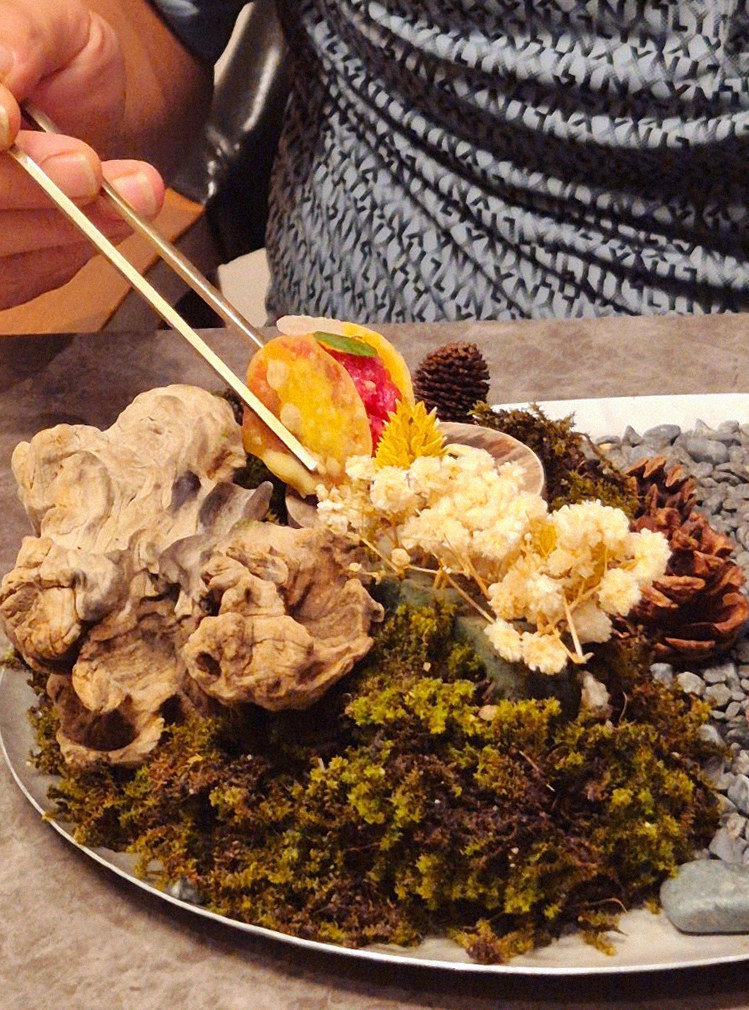 GOWOOGA Gwanghwamun · assorted Korean side dishes (banchan)