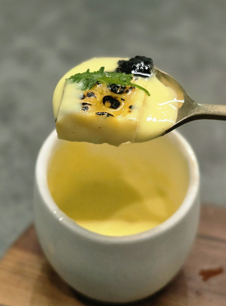 GOWOOGA Gwanghwamun · 新鲜韩牛生拌牛肉
