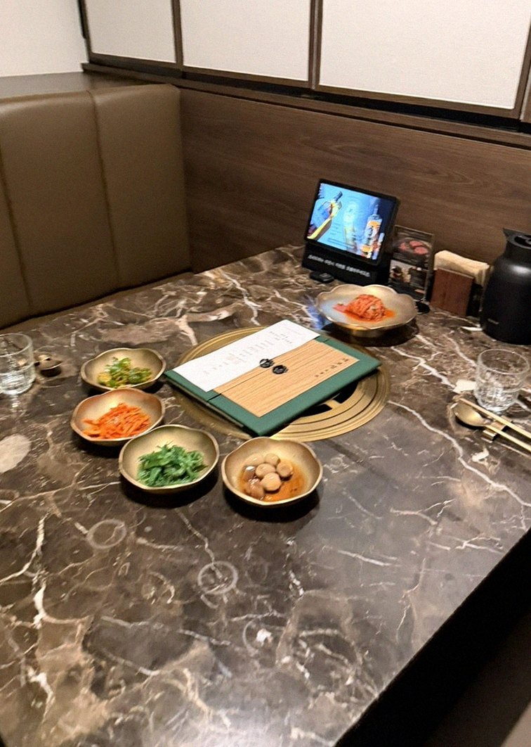 DAEBOJUNG City Hall · the full Hanwoo omakase table
