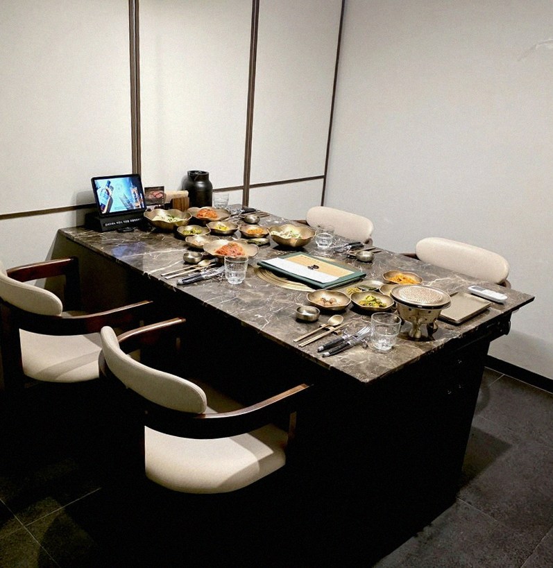DAEBOJUNG City Hall · the full Hanwoo omakase table