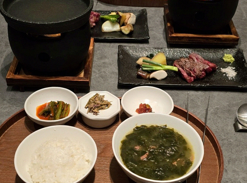 WOOHANA Yeouido · assorted Korean side dishes (banchan)