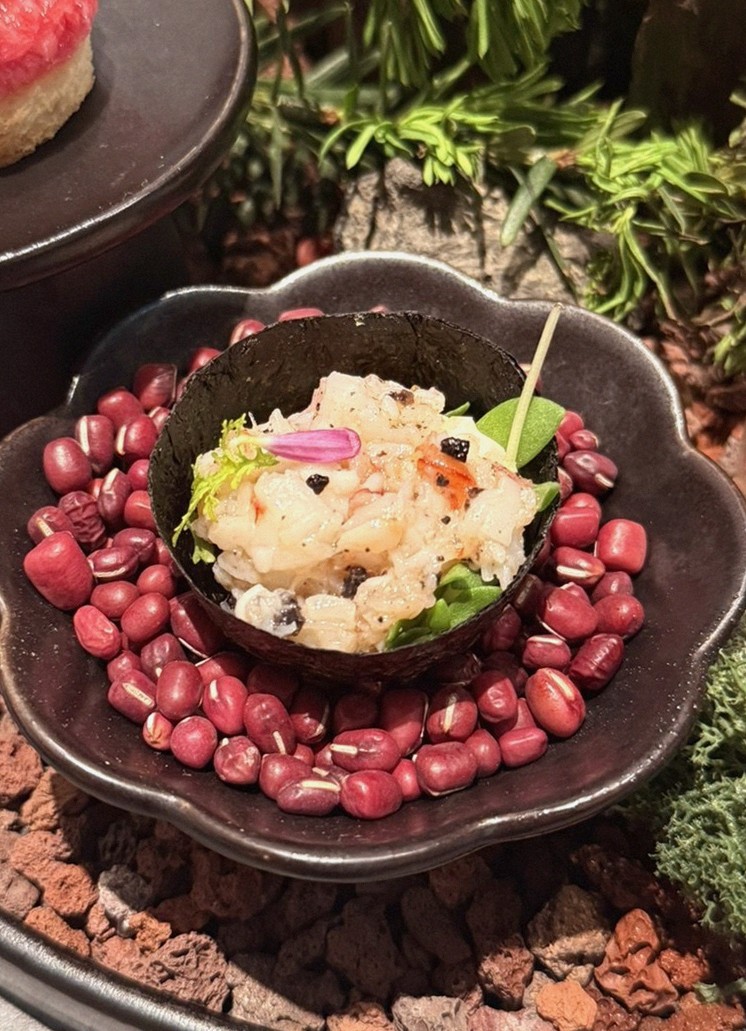 WOOHANA Yeouido · fresh Hanwoo beef tartare (yukhoe)