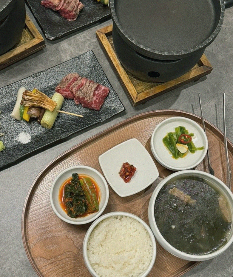 GOWOOGA Gwanghwamun · assorted Korean side dishes (banchan)
