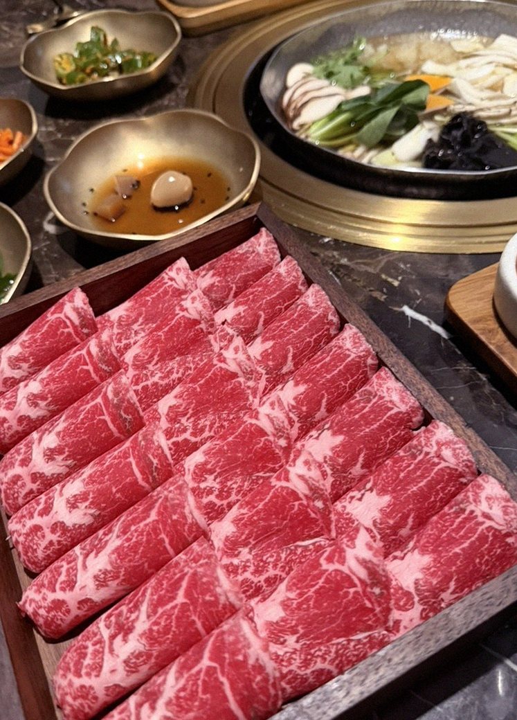 DAEBOJUNG City Hall · the signature Hanwoo showing — marbled beef cuts and caviar presented in a display chest