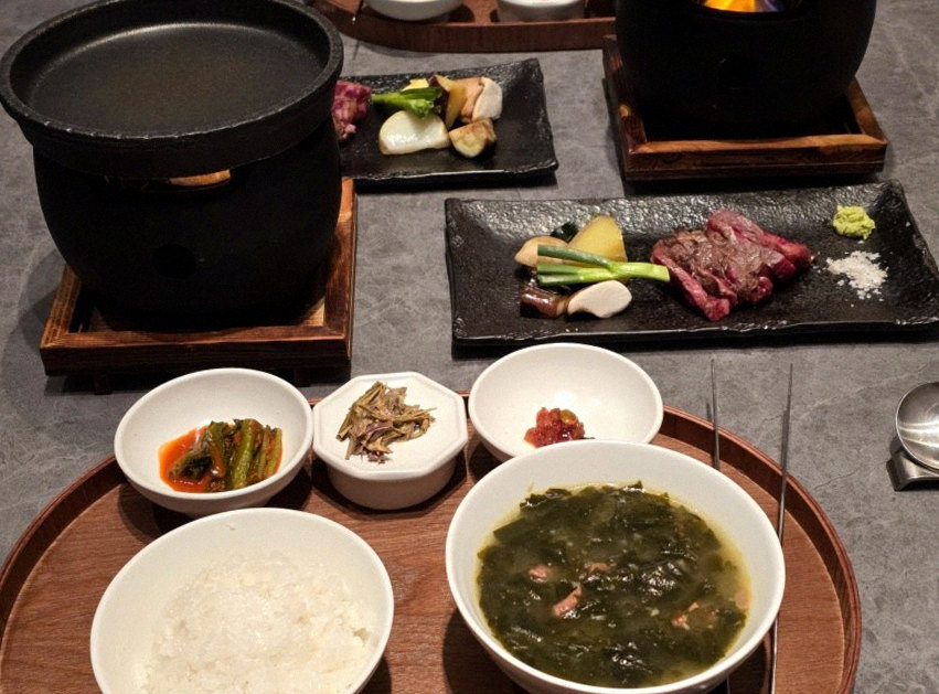 우하나 종각역점 · 그랑서울 맛집 · 정갈하게 차려진 반찬과 곁들임 찬