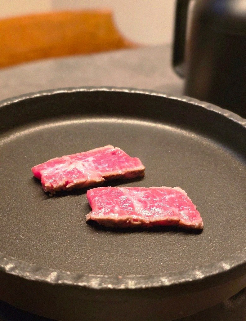 고우가 여의도점 · 여의도 더현대 맛집 · 마블링이 살아있는 프리미엄 한우 쇼잉