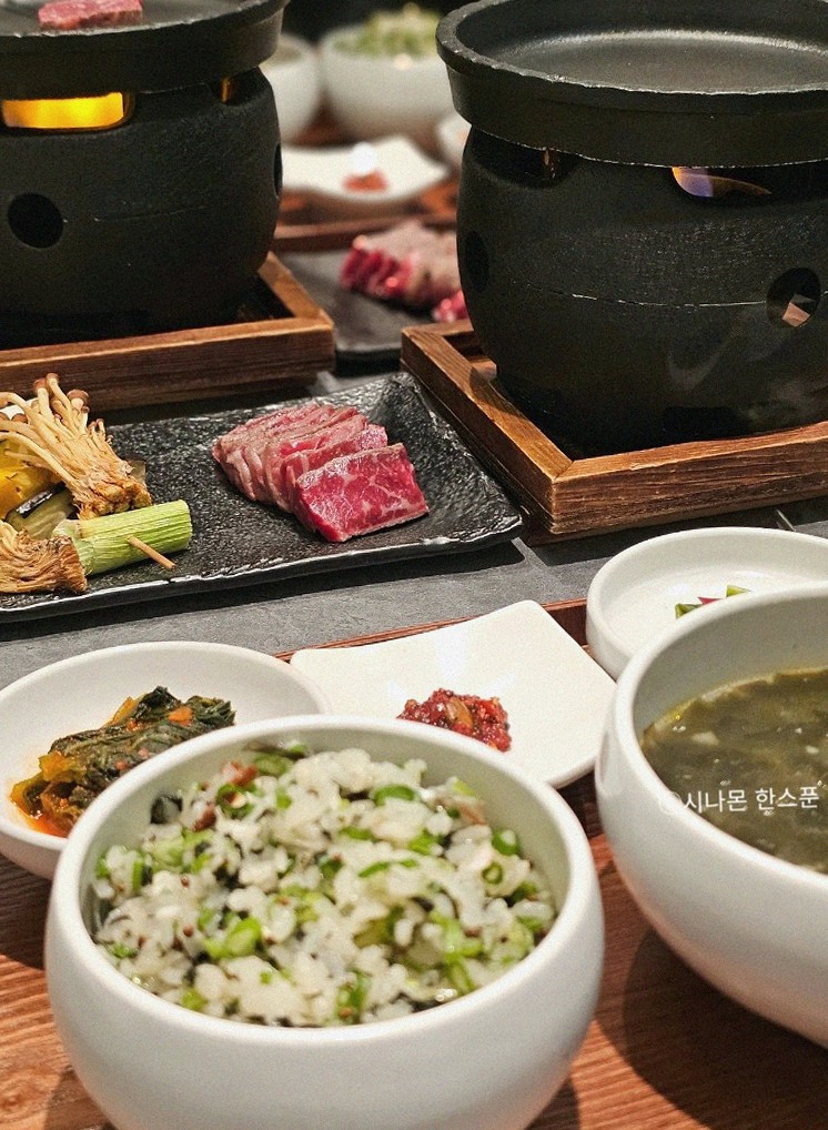 고우가 역삼점 강남 · 강남역 소개팅 강남 한정식 · 정갈하게 차려진 반찬과 곁들임 찬