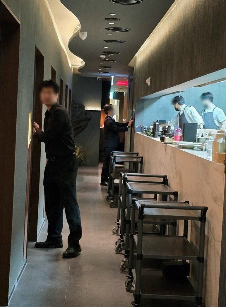 WOOHANA Jonggak · a private dining room — every table is a private room
