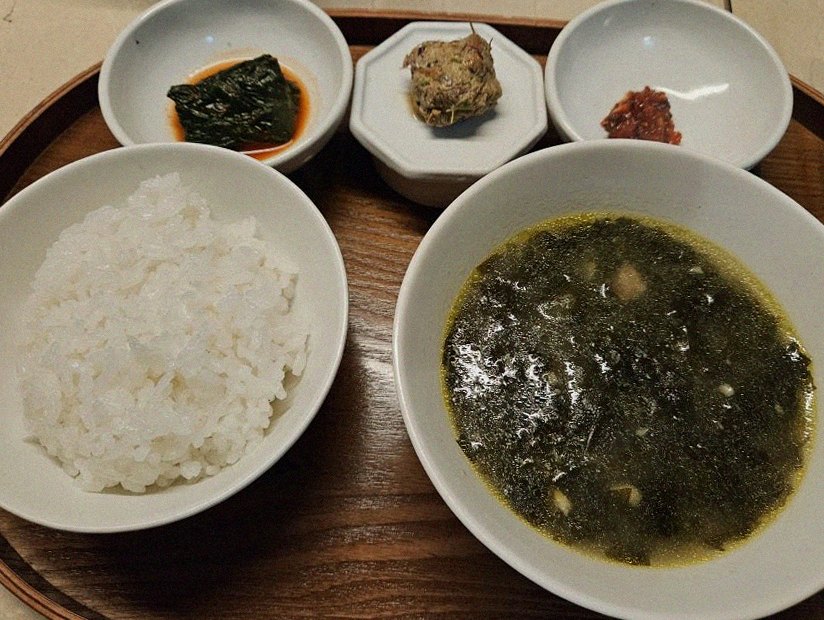 WOOARA Gwanghwamun · assorted Korean side dishes (banchan)