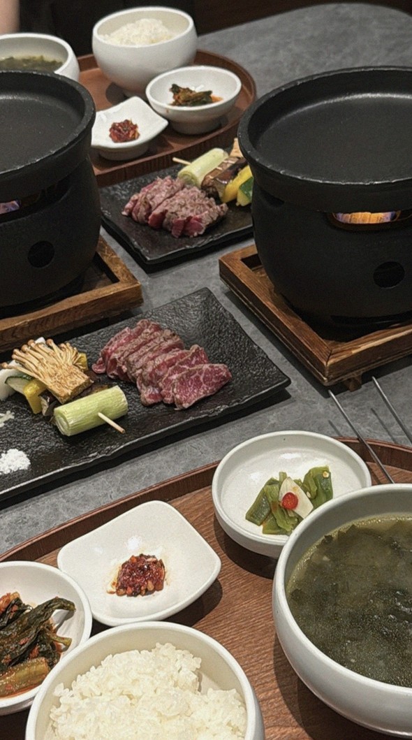 고우가 역삼점 강남 · 역삼동 고기맛집 · 시그니처 한우 쇼잉 — 진열함에 담긴 마블링 한우와 캐비아