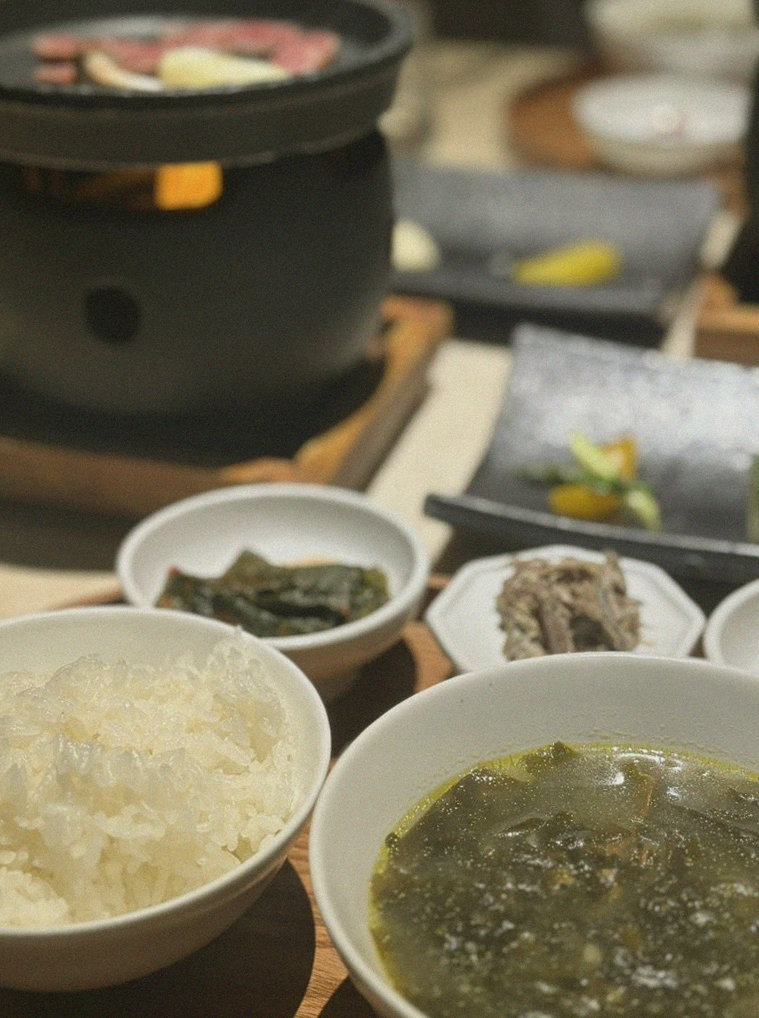 WOOARA Gwanghwamun · assorted Korean side dishes (banchan)