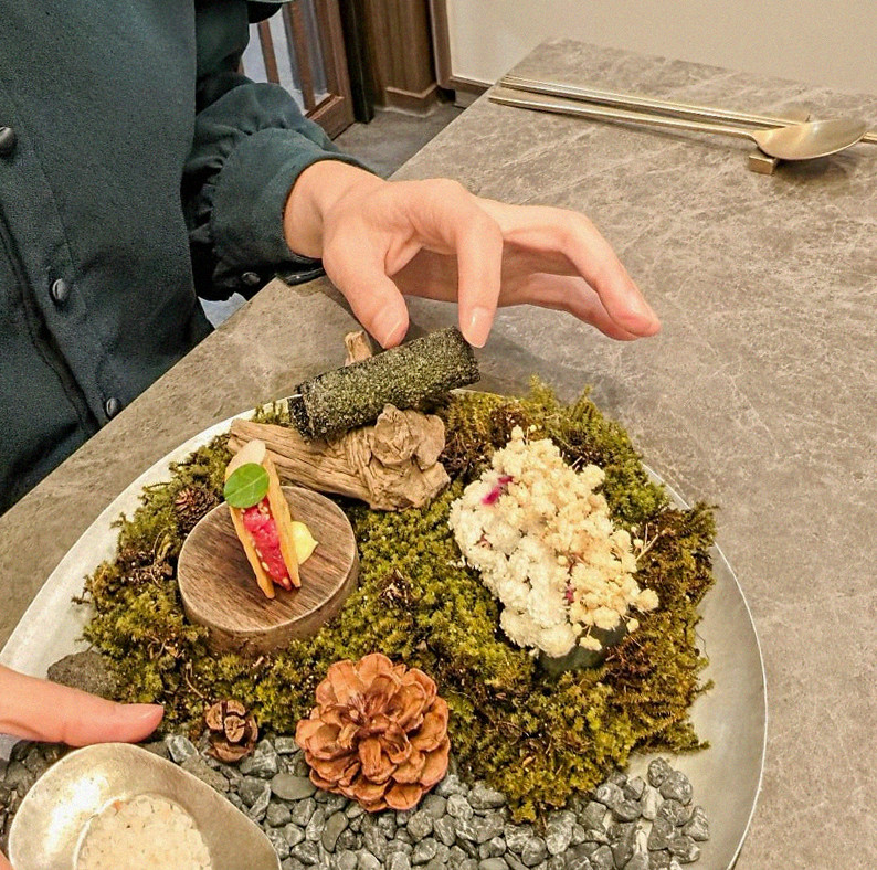 GOWOOGA Yeouido · assorted Korean side dishes (banchan)