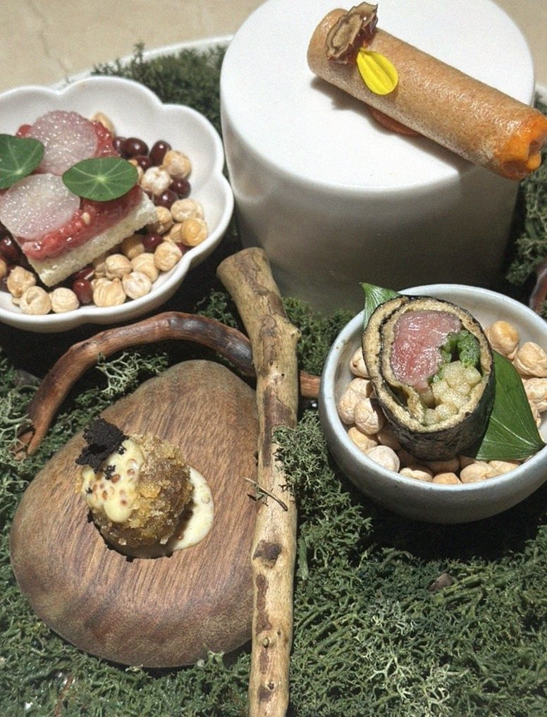 WOOARA Yeouido · a plated course of Hanwoo beef