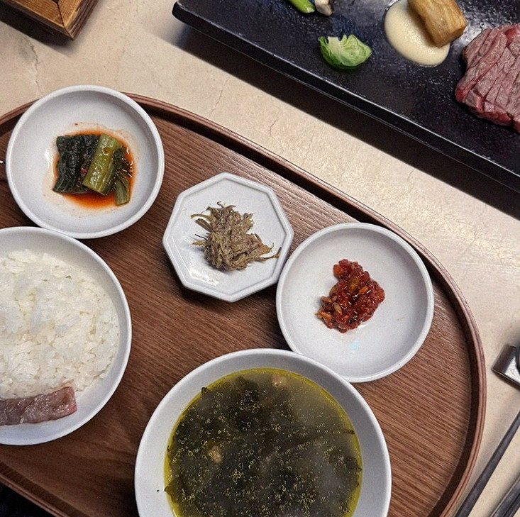WOOARA Gwanghwamun · 彩り豊かなおかず(バンチャン)