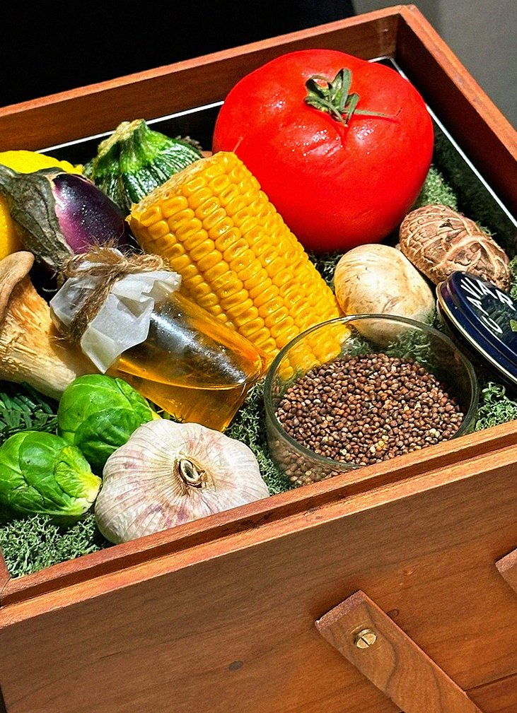 우아라 여의도점 · 여의도 소고기맛집 · 시그니처 한우 쇼잉 — 진열함에 담긴 마블링 한우와 캐비아