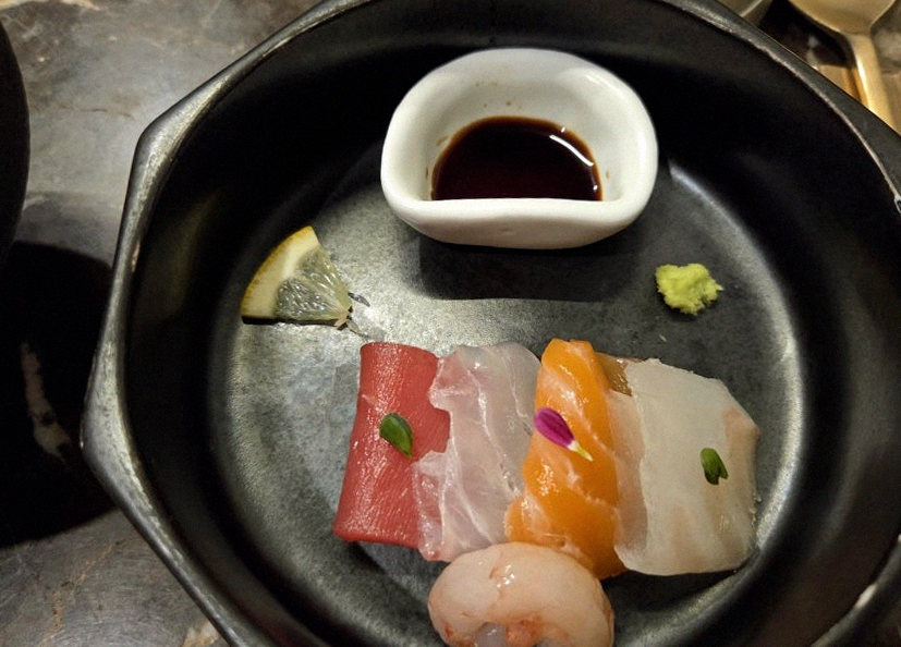 DAEBOJUNG City Hall · seafood course served alongside the beef