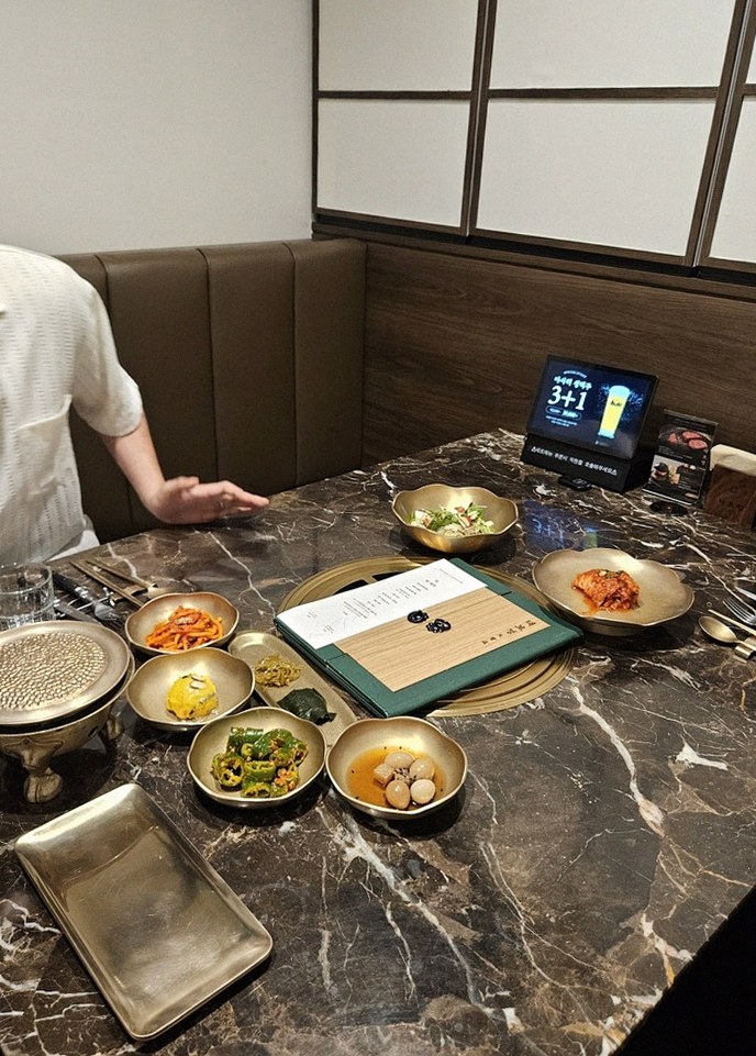 DAEBOJUNG City Hall · the full Hanwoo omakase table