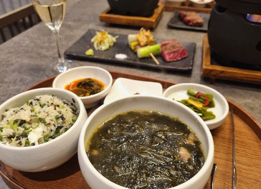 GOWOOGA Yeouido · assorted Korean side dishes (banchan)