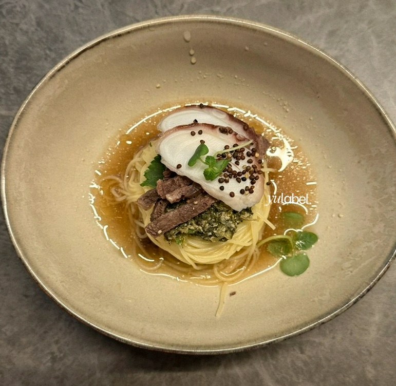 GOWOOGA Yeouido · a plated course of Hanwoo beef