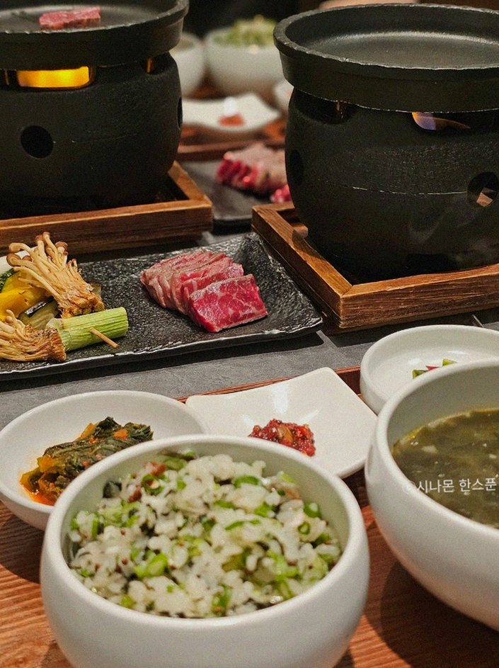 GOWOOGA Gangnam·Yeoksam · assorted Korean side dishes (banchan)