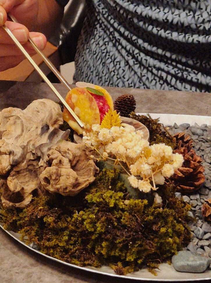 고우가 광화문점 · 안국 역 맛집추천 · 정갈하게 차려진 반찬과 곁들임 찬
