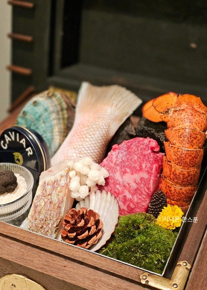 GOWOOGA Gangnam·Yeoksam · the signature Hanwoo showing — marbled beef cuts and caviar presented in a display chest