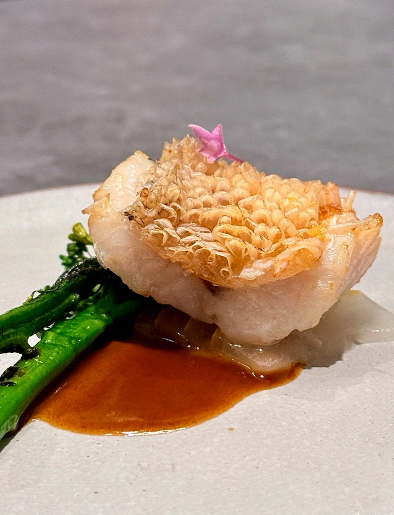 GOWOOGA Gangnam·Yeoksam · seafood course served alongside the beef