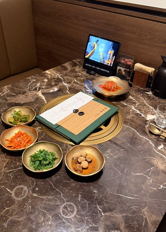 DAEBOJUNG City Hall · the full Hanwoo omakase table