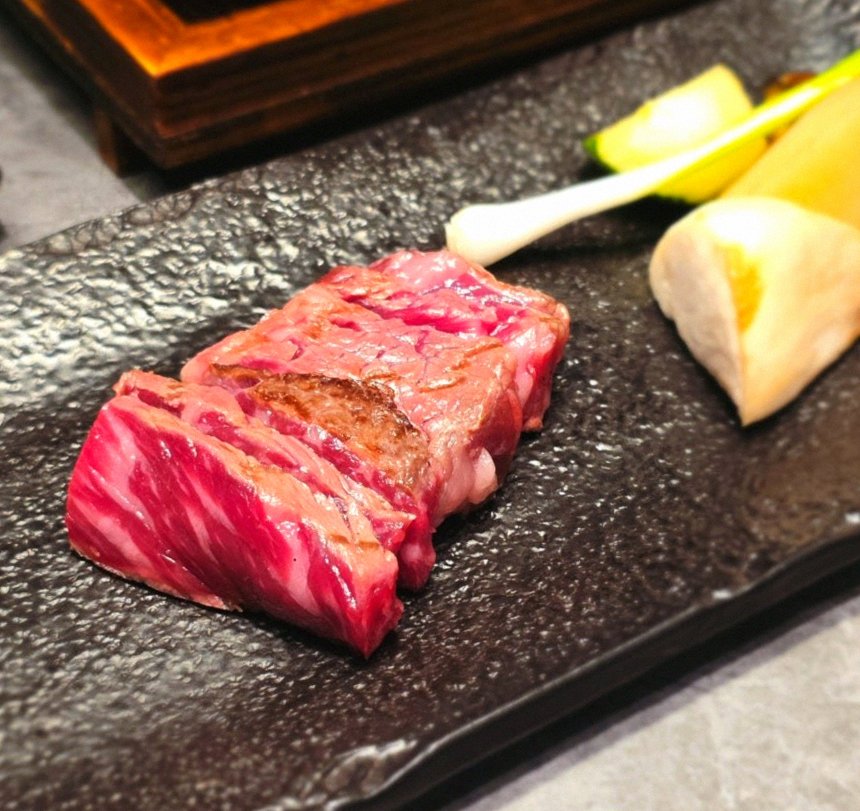 WOOHANA Yeouido · premium marbled Hanwoo beef presented before grilling