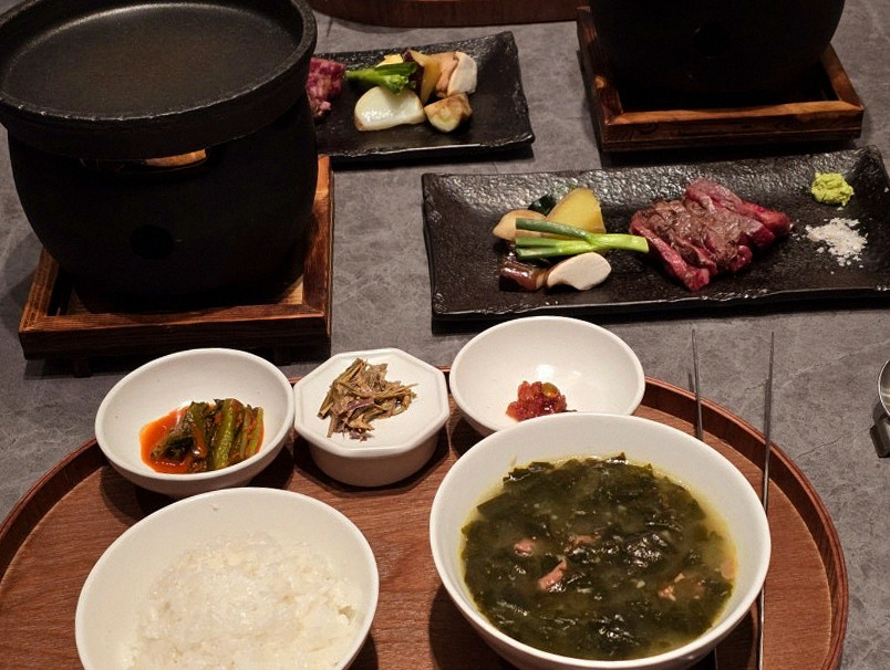 WOOHANA Yeouido · assorted Korean side dishes (banchan)