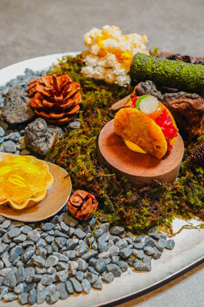 GOWOOGA Gangnam·Yeoksam · the signature Hanwoo showing — marbled beef cuts and caviar presented in a display chest