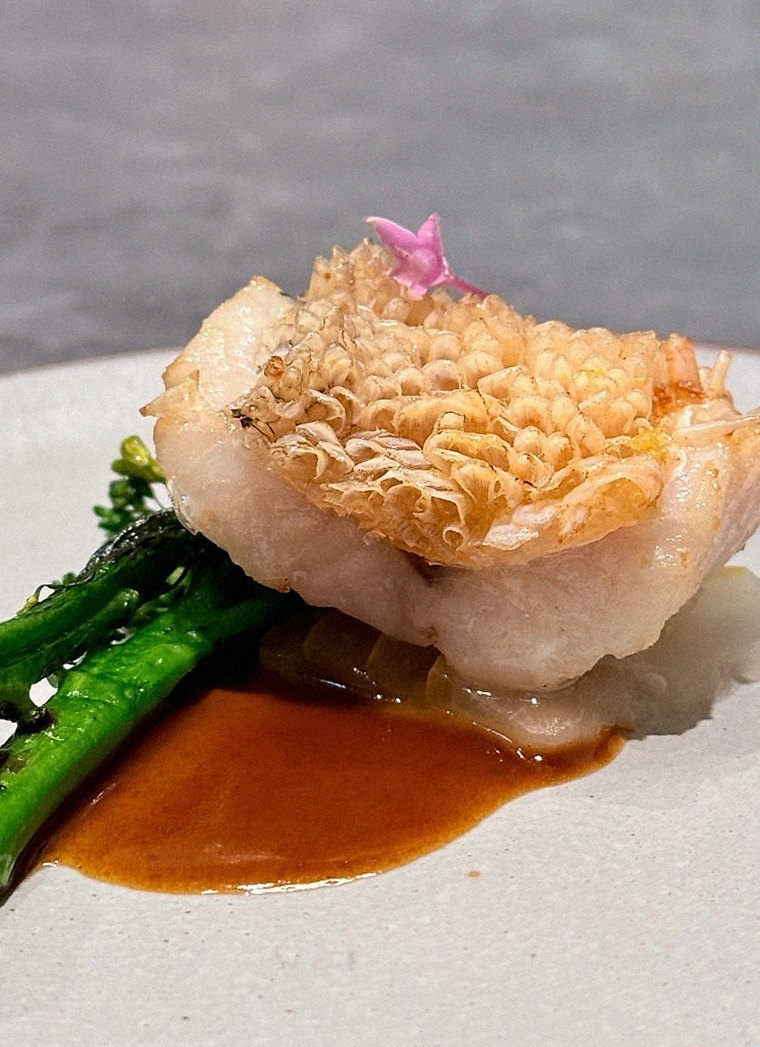 GOWOOGA Gangnam·Yeoksam · seafood course served alongside the beef
