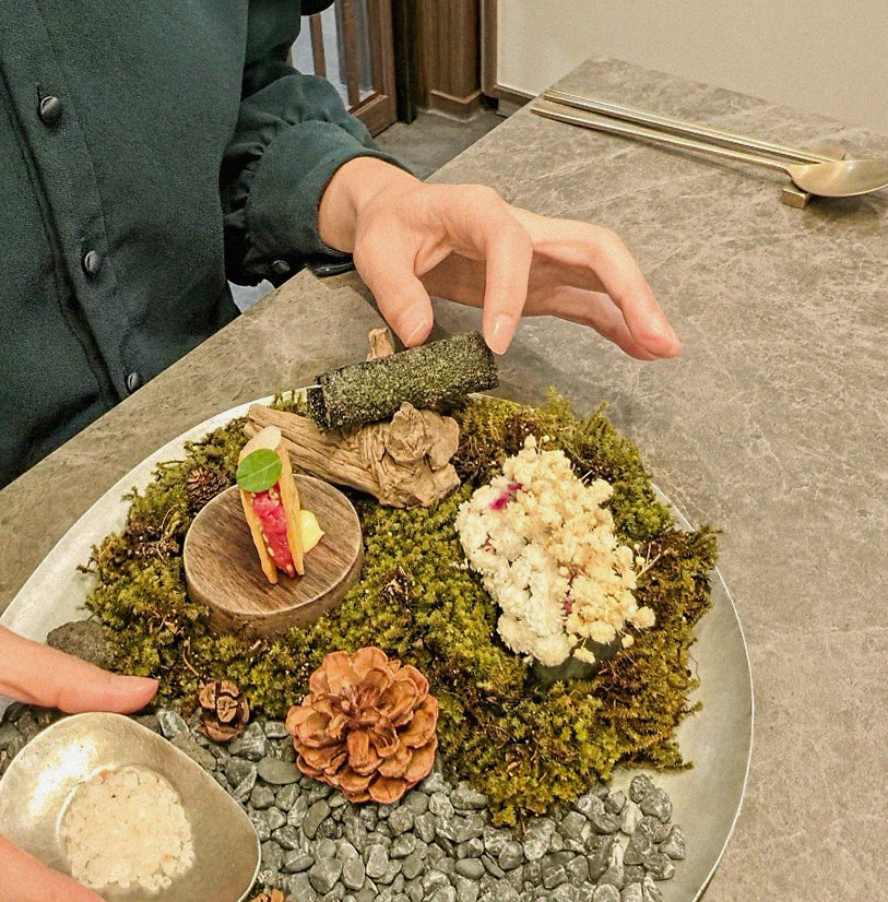 GOWOOGA Yeouido · assorted Korean side dishes (banchan)
