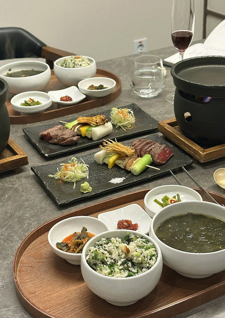 GOWOOGA Yeouido · assorted Korean side dishes (banchan)