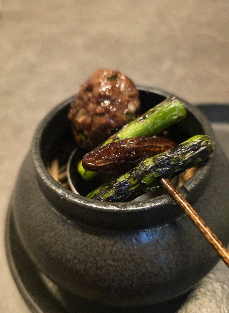 GOWOOGA Yeouido · a plated course of Hanwoo beef