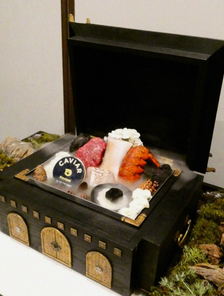 고우가 광화문점 · 광화문 콜키지프리 · 시그니처 한우 쇼잉 — 진열함에 담긴 마블링 한우와 캐비아