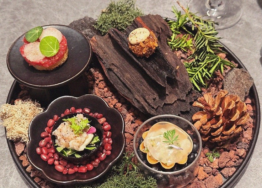 WOOHANA Yeouido · a plated course of Hanwoo beef