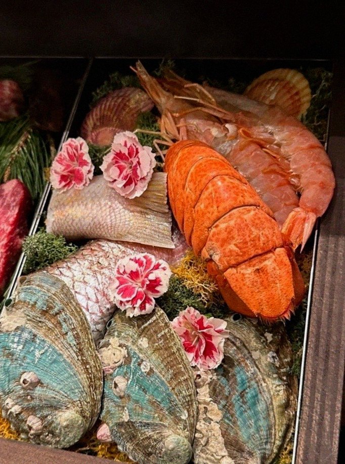WOOHANA Yeouido · seafood course served alongside the beef