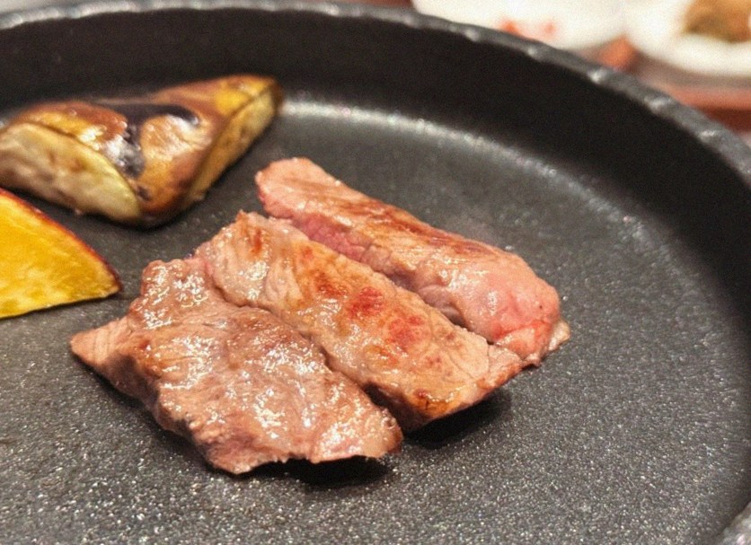 WOOHANA Yeouido · Hanwoo beef grilling over binchotan charcoal