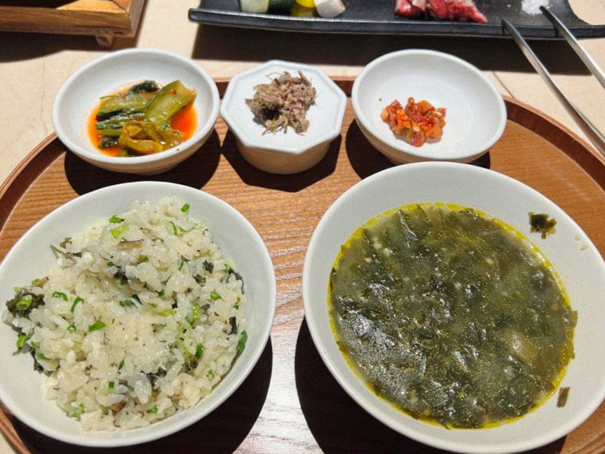 WOOARA Yeouido · assorted Korean side dishes (banchan)