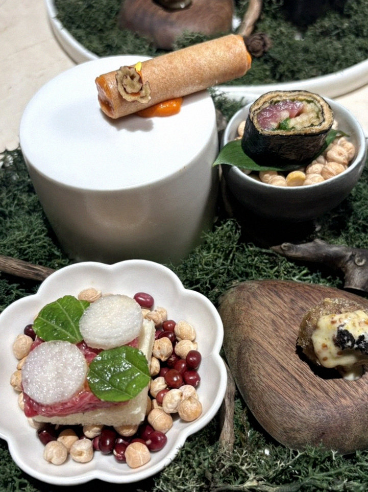 WOOARA Yeouido · a plated course of Hanwoo beef
