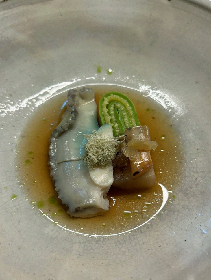 WOOARA Yeouido · seafood course served alongside the beef