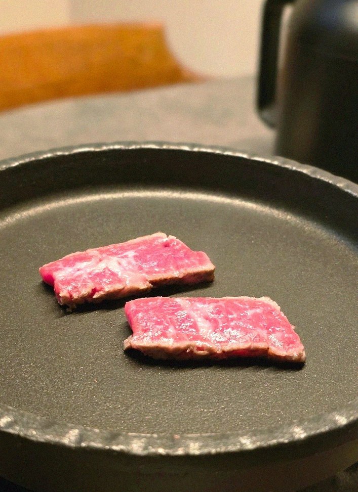 고우가 여의도점 · 더현대 근처 맛집 · 마블링이 살아있는 프리미엄 한우 쇼잉