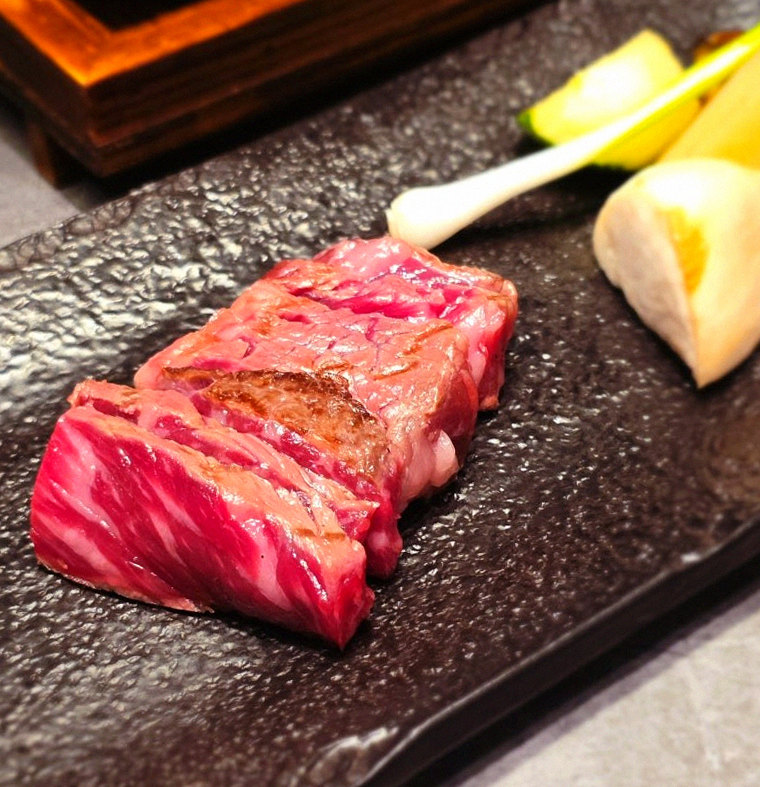 WOOHANA Yeouido · premium marbled Hanwoo beef presented before grilling