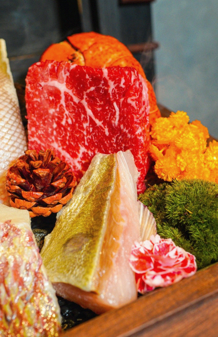 GOWOOGA Gangnam·Yeoksam · the signature Hanwoo showing — marbled beef cuts and caviar presented in a display chest