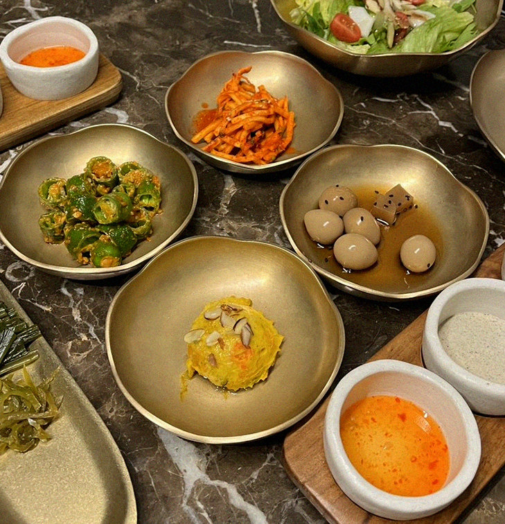DAEBOJUNG Yeouido · assorted Korean side dishes (banchan)