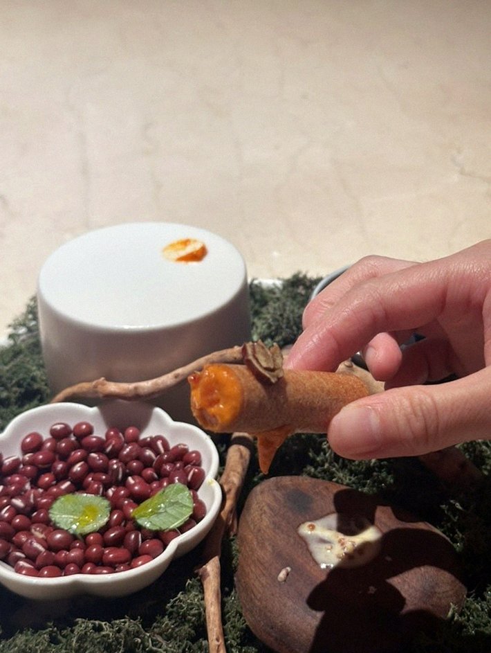 WOOARA Gwanghwamun · fresh Hanwoo beef tartare (yukhoe)